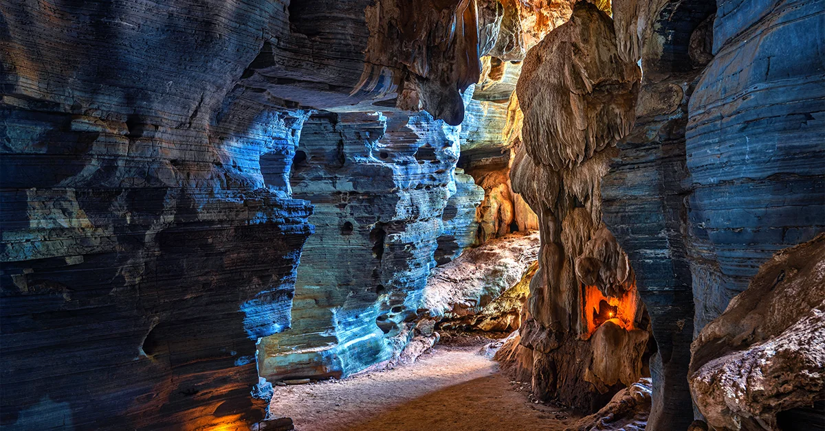 crystal grottoes caverns